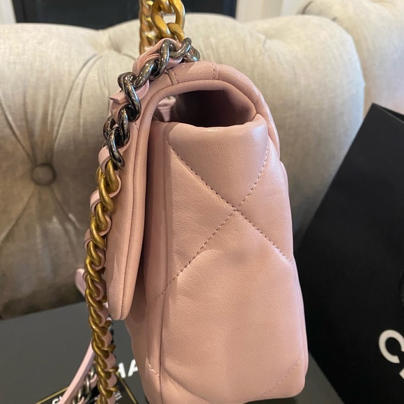 Chanel 19 small light pink - Picture 4 of 12